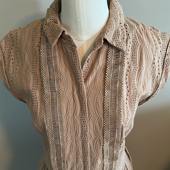 A loves a dress size medium - Picture 2 of 4